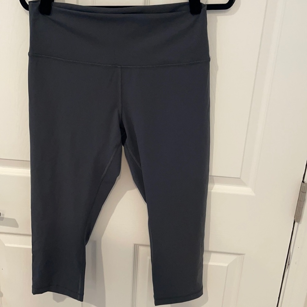 Dark grey Lululemon Wonder Under crop